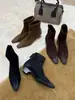 []2026 Otoño/Invierno Nuevas Botines de Tobillo de Punta Cuadrada con Tacón Oculto, Cremallera Trasera, Estilo Europeo y Americano, Botas de Moda de Gamuza