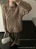 Casaco Suéter Vintage de Tricô Arrastão com Padrão Torcido na Cor Café para Mulheres, Outono/Inverno 2026 Blusa de Tricô Solta