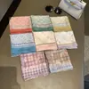 Bufanda de Algodón Lino Seda Artística Floral Elegante Nueva Primavera 2026 para Viajes Cotidianos, Uso en Capas, Bufanda de Cuello Fina Absorbente de Sudor para Mujer