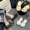 Chinelos de Solado Grosso para Mulheres, Adequados para Uso Externo, Nova Moda Tendência 2026 Chinelos de Verão com Aumento de Altura de 10 cm