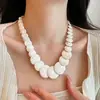 Colar de Concha Redonda com Contas Levemente Luxuoso Alta Moda Simples Exquisito Design de Corrente para Clavícula Senso de Design Colar de Nicho Acessório para Mulheres