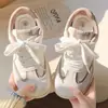 Zapatillas de Primavera de Alto Valor Estético para Mujer 2026 Nuevos Zapatos Individuales Versátiles Estilo Ins para Niñas Zapatos Blancos de Suela Gruesa Zapatos de Entrenamiento Alemanes