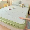 Grampo de papel quilting gaze bufante lençol de elástico à prova d'água conjunto de três peças colcha estampada capa de poeira fronha protetor de colchão