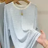 Blusa de Verano Estilo Coreano Cuello Redondo Azul Protección Solar 2025 Nuevo Top de Rayas en Contraste Camiseta de Manga Larga para Mujer Holgado
