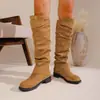 2026 Novas Botas Western Cowboy Plissadas de Tamanho Grande com Fundo Plano para Mulheres em Couro com Fivela Botas Longas Salto Grosso Emagrecimento Botas Longas de Equitação