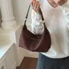 Bolso de mano liso retro de gamuza para mujer, nuevo modelo 2026, versátil para el trabajo, de hombro y cruzado