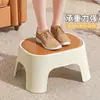 Taburete pequeño casero simple y engrosado, taburete bajo antideslizante para mesa de centro de sala de estar, taburete de plástico para cambiar zapatos de sofá, apilable para jardín de infantes