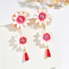 Pendientes de tela estilo vacacional con flor hueca y cristal, tachuelas dulces y a la moda, lujo ligero con un toque de alta gama y elegancia