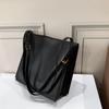 Bolso Tote de Cuero Vacuno 2025 Nueva Moda Estilo Coreano Bolso de Hombro Moda Femenina Bolso Bandolera para Ir al Trabajo Cubo de Cuero Genuino Bolso de Mujer