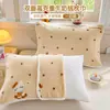 2026 Nuevo Estilo Juego de Dos Fundas de Almohada de Terciopelo de Leche, Funda de Almohada de Terciopelo Coral de Dibujos Animados con Correas, Funda de Cojín Antideslizante y Anticaída