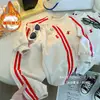Conjunto de Lã Fleece Infantil 2025 Novo Estilo de Inverno Moletom Bordado e Calça de Moletom para Meninos e Meninas Conjunto de Duas Peças Estilo Coreano