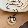 Colar Pingente Folha em Forma de Gota Chapéu Redondo de Madeira Estilo Étnico Retrô Design de Corrente para Clavícula Corrente para Suéter para Mulheres