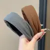 Nueva diadema de ala ancha 2026 para mujer, diseñada para levantar la línea del cabello y mantener el cabello en su lugar mientras te lavas la cara, con un estilo retro adecuado para otoño e invierno, y ofreciendo un aspecto sofisticado