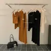 Y.JIA Yijia Conjunto de Tres Piezas Otoño Industria Pesada Encaje Cuello en V Camisola + Cárdigan Exterior + Pantalones Anchos Fluidos 5098