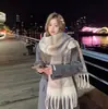 Bufanda Gruesa de Mohair de Color Puro Estilo Coreano para Mujer Invierno Nueva Protección para el Cuello a Prueba de Frío y Cálida Bufanda Chal para Estudiantes Versátil