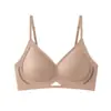 Lingerie cor da pele para mulheres com seios pequenos, apresentando design push-up, suporte invisível, previne vazamento, previne flacidez, suporte lateral e elimina o volume lateral do seio, sem aro