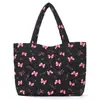 Bolso acolchado de un solo hombro estilo otoño e invierno moderno de alto valor, bolsa de plumón para debajo del brazo, bolso de hombro tipo tote ligero de gran capacidad