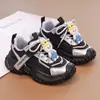Sandalias Huecas para Niñas Estilo Coreano 2025 Otoño Nuevos Zapatos de Papá para Niños Tenis de Malla Versátiles Casuales para Niños