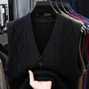 Novo Colete de Tricô Outono/Inverno 2026 Elegante Colete de Tricô com Decote V para ser usado sobre um suéter, cardigã com padrão de losangos