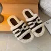 Chinelos de Pele da Moda Decorativos Femininos Sensação ao Ar Livre Fivela de Metal Sapatos Femininos Confortáveis Sola Grossa Chinelos Pessoa Preguiçosa Outono Inverno