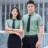 Camisa Cinza Escuro de Fibra de Bambu Não Amassa Manga Longa e Curta Roupa Social Mesma Estampa para Homens e Mulheres Roupa de Trabalho para Vendedor de Seguros