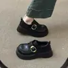 Sapatos baixos de couro estilo britânico com sola grossa femininos 2026 outono novo versátil que aumentam a altura com saia sapatos de salto único mocassins pretos