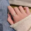 Anillo de Lujo Ligero Estilo Chica Picante Microincrustado para Mujer Personalidad de Gama Alta Zirconia Apertura Ajustable Anillo para el Dedo de Dieta Joyería Simple de Nicho