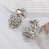 Aretes de Metal de Moda Nueva Europea y Americana para Mujer Aleación Flor Combinable Aretes Distintivos Exagerados Modernos de Ritmo Callejero