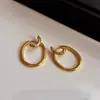 Brincos Duplos de Metal com Linha Irregular de Alto Padrão para Nicho Galvanização em Ouro Real Design Simples Brincos para o Dia a Dia
