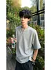 Fabricante Original Verão Masculino Manga Curta Gola V Estilo Coreano Tendência Cor Sólida Roupa Masculina Camisa Básica Preta e Branca
