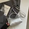 Bolso coreano de nicho con lazo, color rojo, nuevo y moderno para mujer 2026, bolso de media luna versátil para cruzar el cuerpo