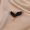 Broche Personalizado Estilo Nuevo 2026 con Acabado de Alta Gama para Mujer, Pin de Diseño de Nicho Lujoso Ligero, Accesorio para Ropa, Broche de Mariposa Floral