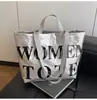 Bolso Tote Transfronterizo 2026 Estilo Nuevo para Mujer, Diseño de Letras de Alta Gama, Gran Capacidad, Estilo para Viajes Diarios, Bolso de Hombro y de Mano Personalizado
