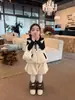 Colete de fleece com capuz para meninas inverno 2026 novo estilo conjunto de colete com forro de fleece e shorts para bebês meninas outono e inverno