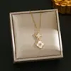Versão coreana de luxo leve aço titânio trevo de quatro folhas colar feminino nicho alta qualidade diamante pingente corrente clavícula joias atacado