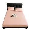 2026 Modelo Nuevo Sábana Bajera Ajustable de Cobertura Total Protector de Colchón Antideslizante Funda de Almohada Juego de Cama de Tres Piezas Adecuado para Todas las Estaciones