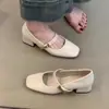 Sapatos Mary Jane retrô estilo francês de pele de ovelha com uma única tira e abertura rasa para mulheres, versáteis para o trabalho, salto médio, bico quadrado, design único