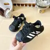 Sapatos de Lona com Cabeça de Concha Estilo Coreano para Crianças, Sapatos de Corrida para Meninos, Crianças Médias e Grandes, Sapatos Esportivos Casuais para Meninas Primavera e Outono, Sapatos da Moda para Bebês