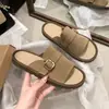 Sapatos femininos 2026 moda verão novo estilo sandálias slip-on de sola macia para uso externo, chinelos casuais confortáveis de sola grossa baixa