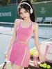 Top deportivo de bloques de color personalizado con tacto nude, espalda descubierta hermosa, falda deportiva de línea A de cintura alta, conjunto de fitness para exteriores