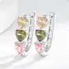 Pendientes de Diamante de Color en Forma de Corazón Europeos y Americanos Transfronterizos Más Vendidos Estilo Fiesta Lujo Ligero Zirconia Súper Brillante Pendientes de Medio Par con Temperamento para Mujer