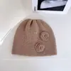 Chapéu de Lã Fashion com Flor Tridimensional Feito à Mão para Mulheres no Outono Novo Chapéu de Tricô Quente e Frio com Chapéu Pulôver Elegante e Moderno