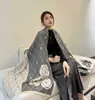 Bufanda de Lana Suave y Amigable con la Piel para Mujer, Nueva para Otoño/Invierno, Engrosada, a Cuadros, con Borlas, Atractiva, Versátil, Calentador de Cuello, para Viajes Diarios, Cálida
