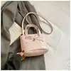 Bolsa de mão de nicho com laço para mulheres, novo modelo 2026, bolsa tipo saco com textura de couro oleado, bolsa transversal moderna para o dia a dia e para o trabalho