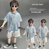 Conjunto de Verano para Niños: Conjunto de Camisa Azul con Estampado de Hojas de Bambú y Pantalones Cortos Blancos, Nuevo Estilo de Verano 2026 Conjunto de Dos Piezas Estilo Chino Hanfu