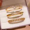 Brazalete Abierto de Doble Capa de Circonita Super Brillante Europeo y Americano, Pulsera de Lujo Ligero de Alto Nivel y Temperamento, Joyería de Mano Retro Exquisita de Nicho para Mujeres