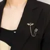Broche de borla de abeja para mujer, exquisito broche de suéter para traje de alta gama, accesorios de diseño, nicho de lujo, elegante ramillete
