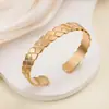 Pulseira de Aço Inoxidável de Alta Costura Personalizada para Mulheres, Joia Versátil de Aço Titânio de Nicho, Acessórios de Luxo Leve