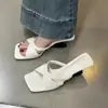 Chinelos de Salto Alto Estilo Coreano de Nicho para Mulheres, Novos Sandálias Versáteis Tendência Verão 2026 com Salto Plataforma e Bico Quadrado Abertas