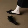 Primeiro Encontro Jifa Sapatos Mule Femininos Bico Fino Slip-on Chinelos Fechados Roupas de Verão para Uso Externo Salto Anabela com Laço Confortáveis para os Pés